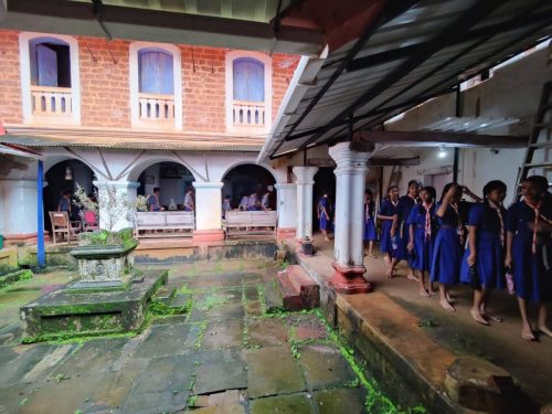 Scouts-Guides Hike at Arla-Keri also visited Dr Dada Vaidya's Ancestral Residence (14)