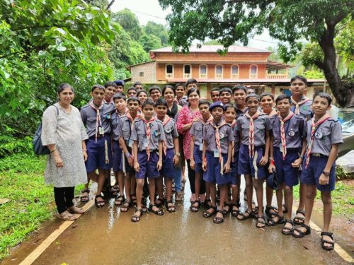 Scouts-Guides Hike at Arla-Keri also visited Dr Dada Vaidya's Ancestral Residence (16)