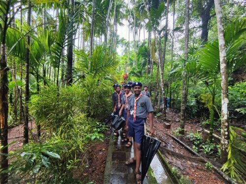Scouts-Guides Hike at Arla-Keri also visited Dr Dada Vaidya's Ancestral Residence (20)