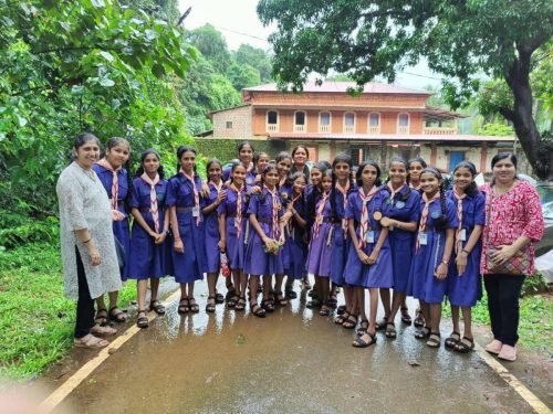 Scouts-Guides Hike at Arla-Keri also visited Dr Dada Vaidya's Ancestral Residence (3)
