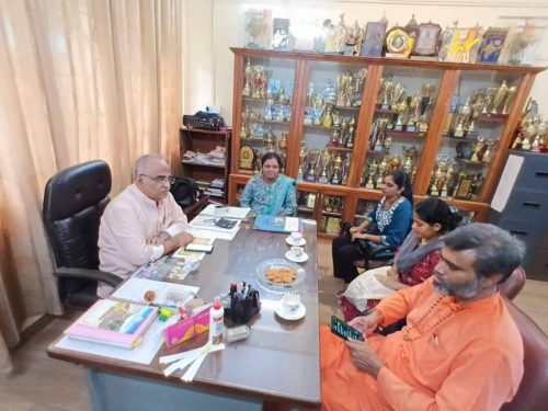Visit of Chinmay Mission Swami Sughoshanand to the School (1)