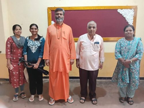 Visit of Chinmay Mission Swami Sughoshanand to the School (2)