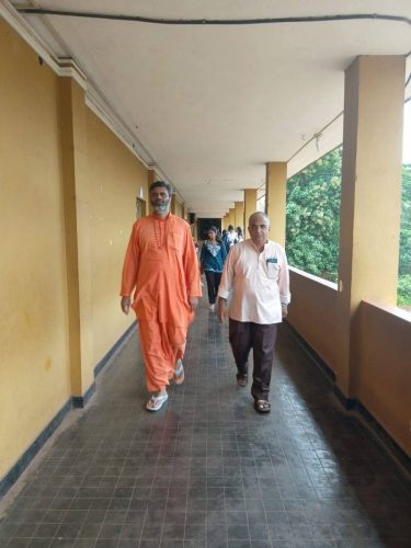 Visit of Chinmay Mission Swami Sughoshanand to the School (3)