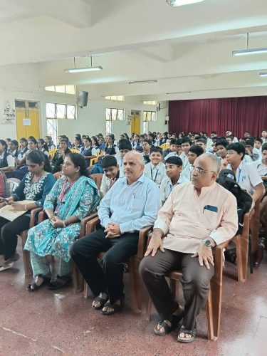 Visit of Chinmay Mission Swami Sughoshanand to the School (5)