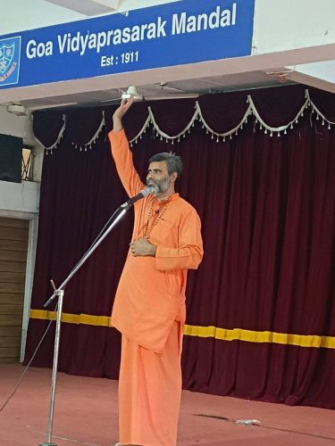 Visit of Chinmay Mission Swami Sughoshanand to the School (6)
